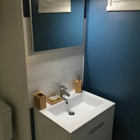 Studio De Charme Decore Avec Gout Port Olona !